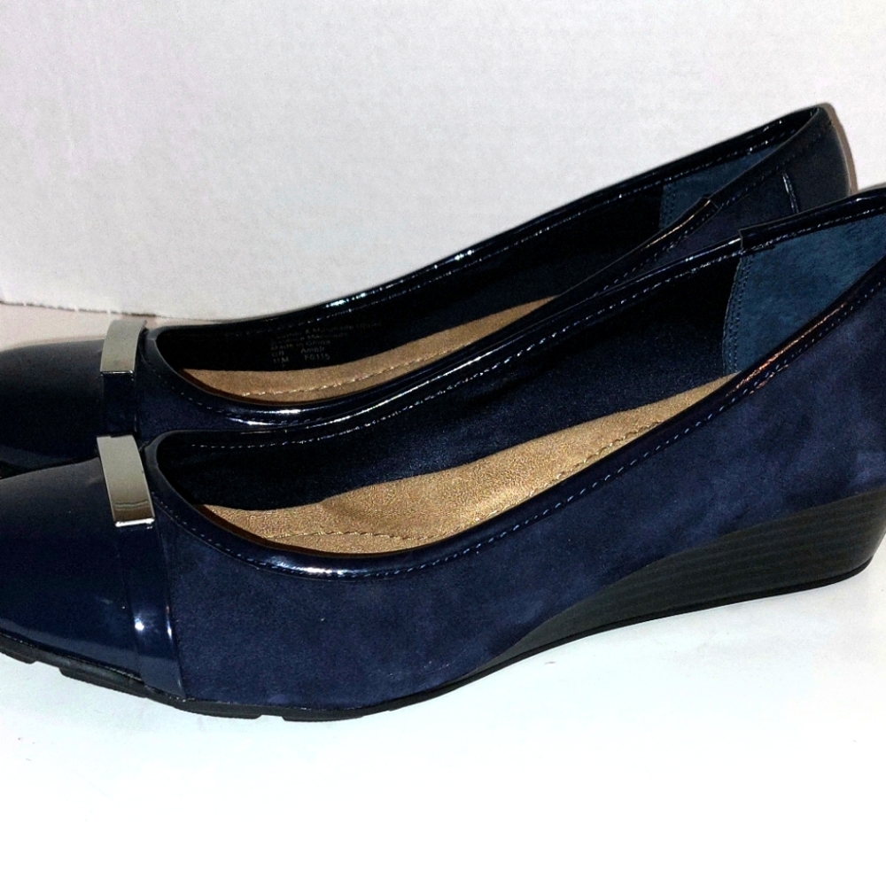 Women 2in Wedge Heel Dress Shoes Size: 11 By Giani Bernini